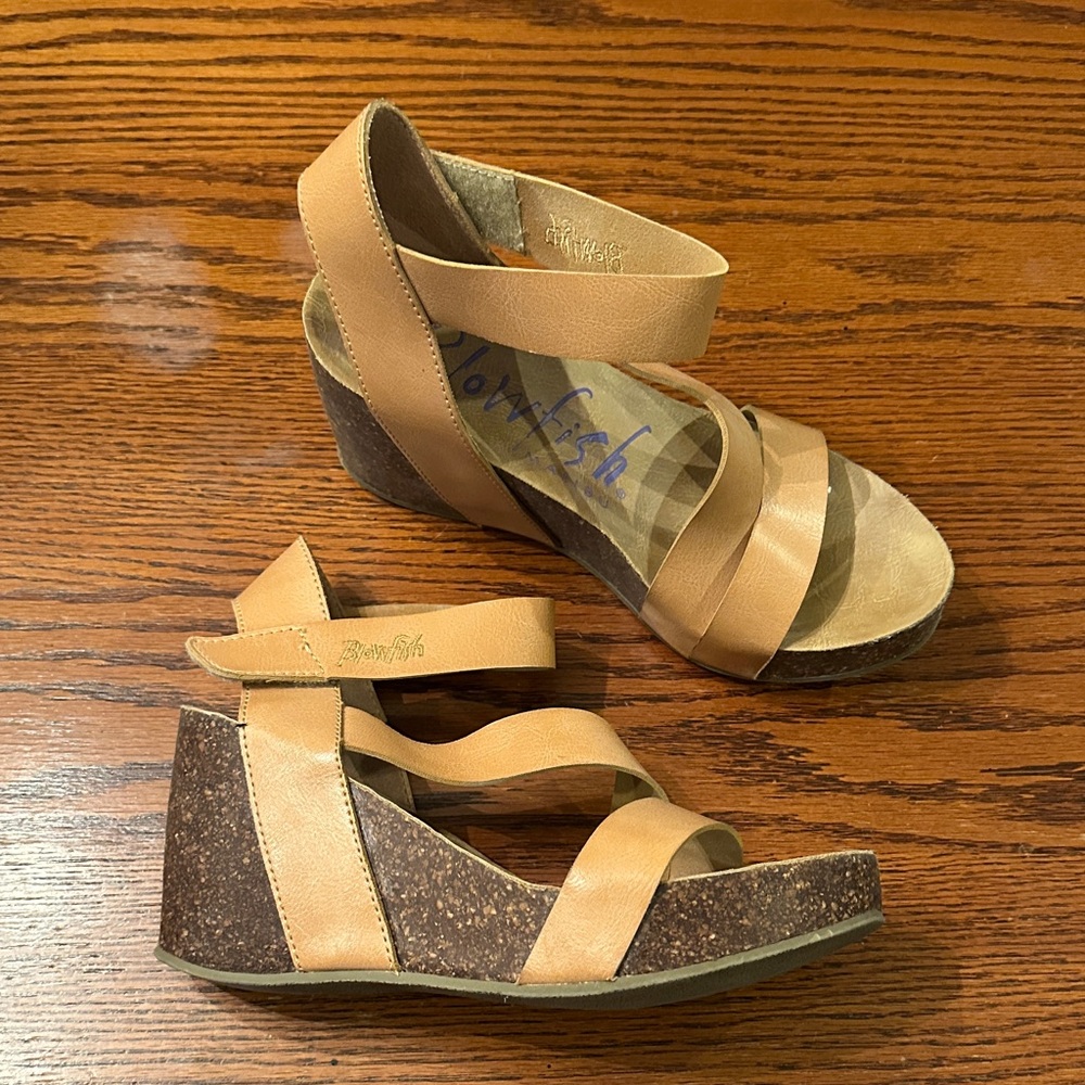 Blowfish Women's Tan Wedge Sandals size 8